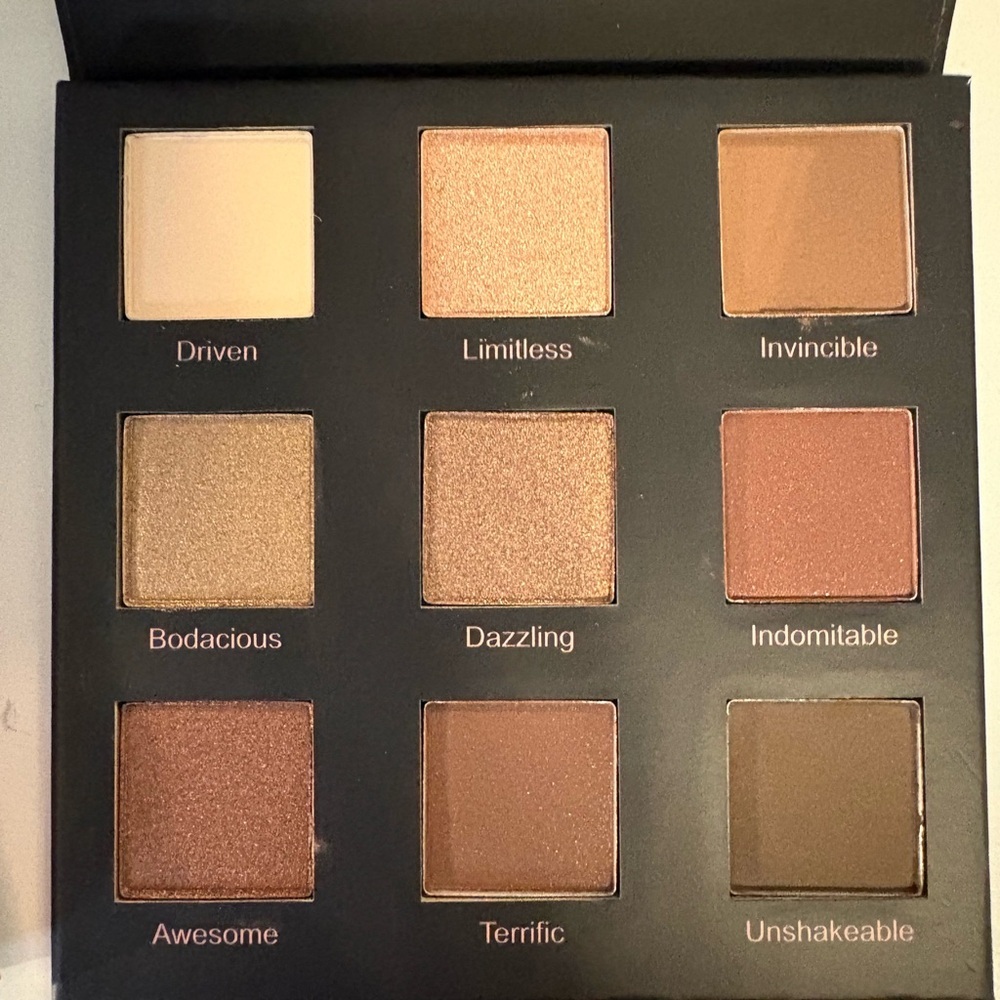 RealHer Eyeshadow Palette - Rich Pigments Perfect neutrals!!! - Picture 2 of 4